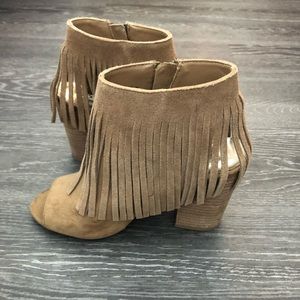 Women’s- ankle bootie peep toe with tassels